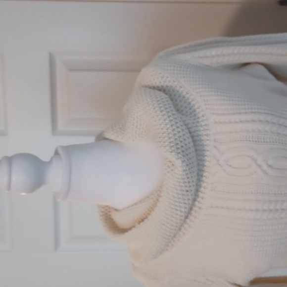 💙🌺Cozy White Cable Knit Sweater With Cowl Neck - Picture 6 of 11